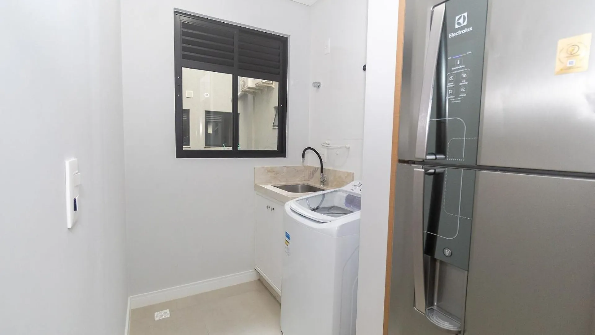 223F - Belissimo Apartamento Em Canto Grande Bombinhas 0*,  Brazil