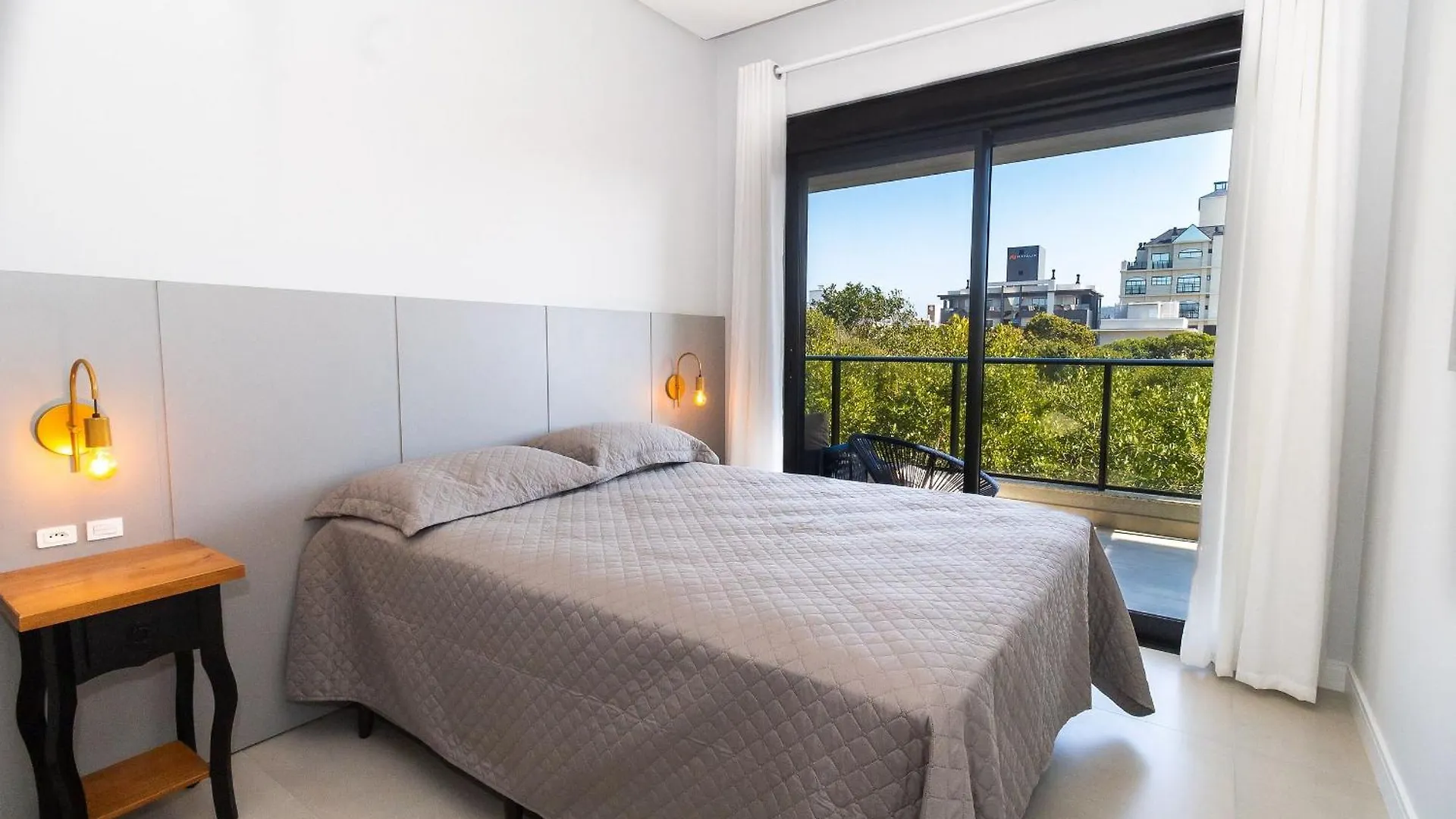 223F - Belissimo Apartamento Em Canto Grande Bombinhas 0*,  Brazil